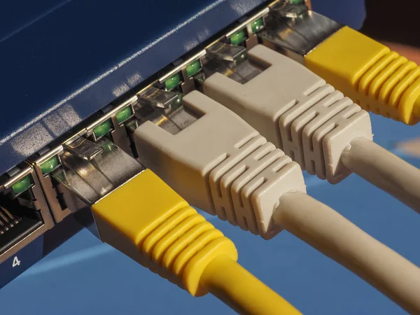Modem router switch med Rj45 plug Ethernetportar — Stockfoto