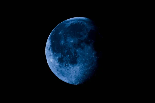 Висококонтрастний гібонний місяць — стокове фото