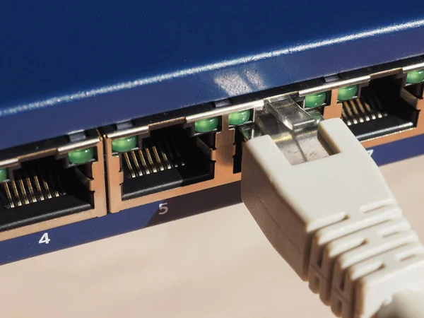 Modem router switch med Rj45 plug Ethernetportar — Stockfoto