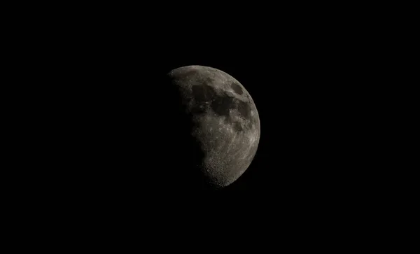 Lune gibbeuse à contraste élevé — Photo