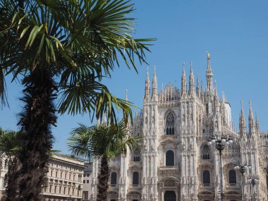 Milano duomo (katedral anlamına gelir)