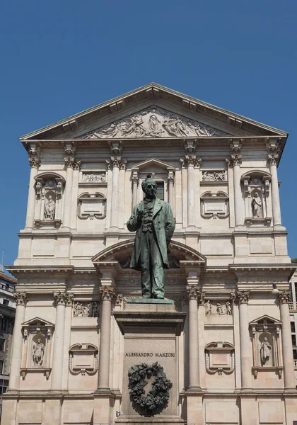 Statue de Manzoni à Milan — Photo