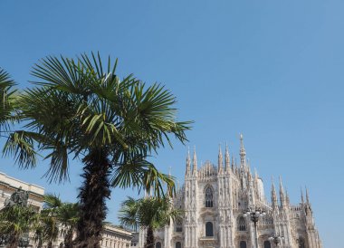 Milano duomo (katedral anlamına gelir)
