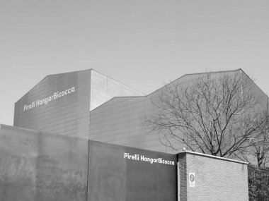 Hangar Bicocca Milano, siyah ve beyaz