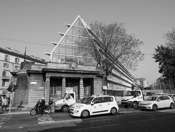 Fondation Feltrinelli à Milan, noir et blanc — Photo