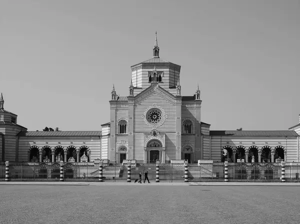 Famedio at Cimitero Monumentale (Monumental Cemetery) in Milan, black and white — Stock Photo, Image