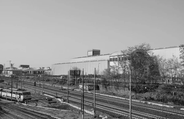 Hangar Bicocca w Mediolanie, czarno-białe — Zdjęcie stockowe