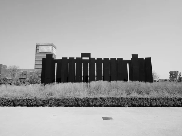 Hangar Bicocca em Milão, preto e branco — Fotografia de Stock