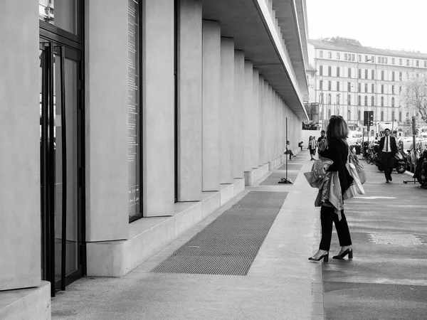 Milano, siyah ve beyaz Feltrinelli Vakfı — Stok fotoğraf