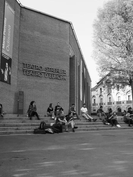 Piccolo Teatro Strehler teater i Milano, svart och vitt — Stockfoto