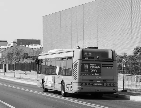 Geldautomat Bus in Mailand, schwarz und weiß — Stockfoto