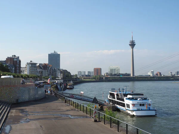 Düsseldorf şehrinin görünümü — Stok fotoğraf