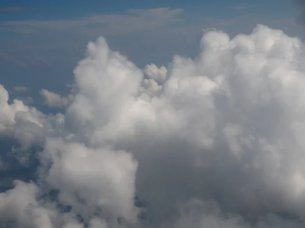 Blue sky with clouds background — Stock Photo, Image