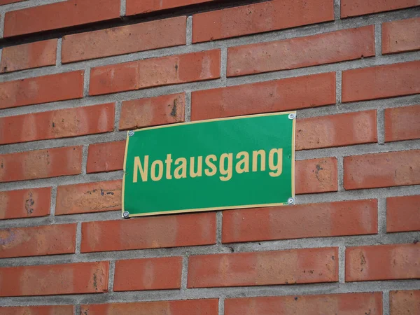 Znamení Notausgang (nouzový východ) — Stock fotografie