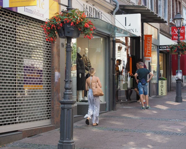 Menschen in der Aachener Innenstadt — Stockfoto