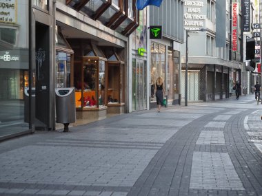 Koeln 'deki Hohe Caddesi (ana cadde) alışveriş caddesi