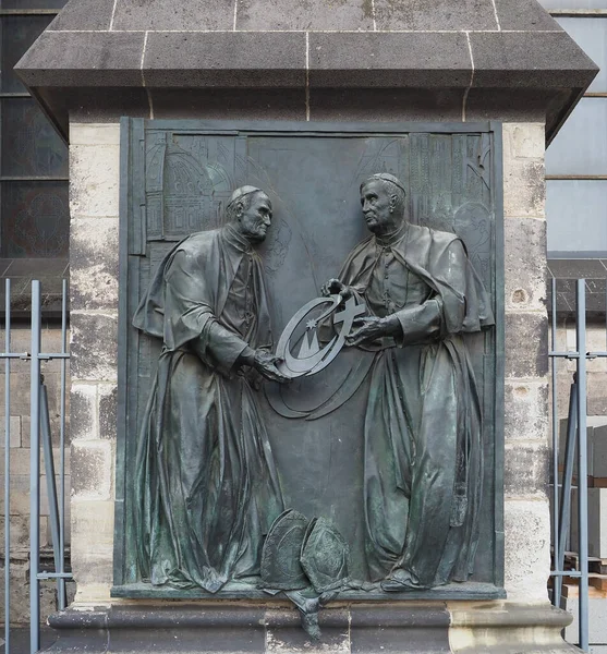 Papież Jan Paweł Ii i Benedykt w katedrze św. Piotra w Koeln — Zdjęcie stockowe
