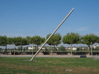 Duesseldorf 'ta Rhein Nehri manzarası