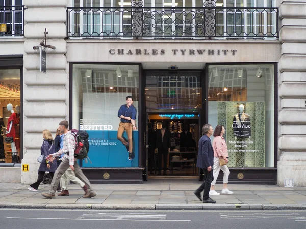 LONDRES - SEP 2019: Charles Tyrwhitt vitrine — Fotografia de Stock