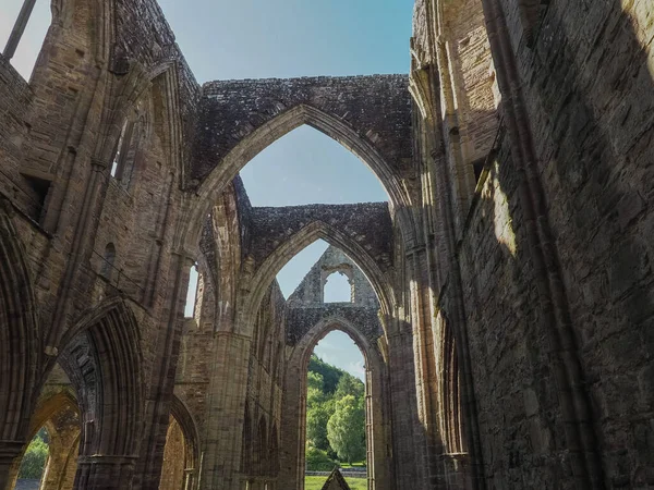 Abadía de Tintern (Abaty Tyndyrn) en Tintern — Foto de Stock