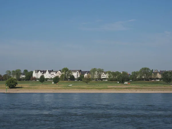 Widok na rzekę Rhein w Duesseldorfie — Zdjęcie stockowe