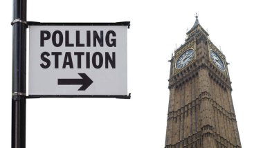 Londra 'da oy kullanma merkezi tabelası