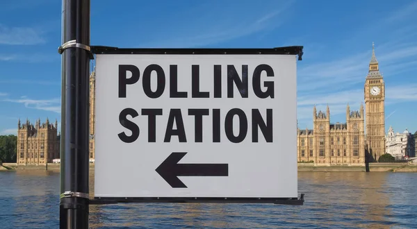 Cartello del seggio elettorale a Londra — Foto Stock