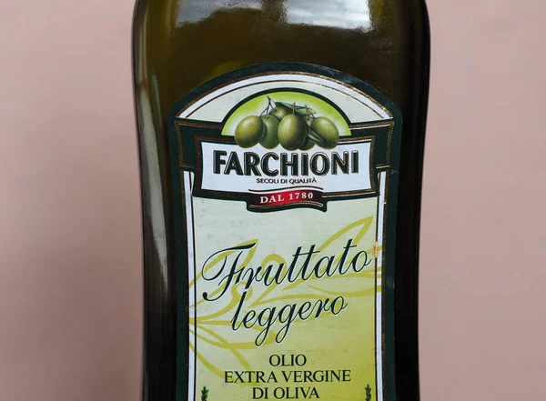 PERUGIA - NOV 2019: Botella de aceite de oliva Farchioni — Foto de Stock