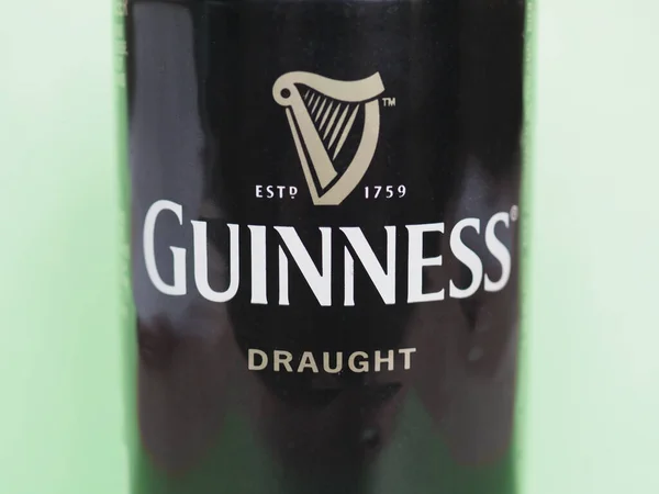 DUBLIN - NOV 2019: Guinness lata de cerveja — Fotografia de Stock