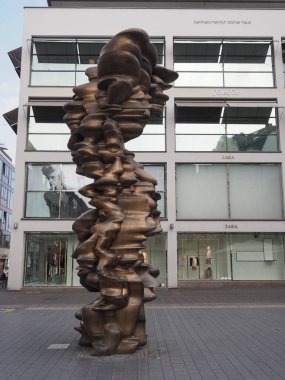 Anthony Cragg Bonn 'da ortalama heykel