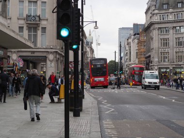 Londra 'da çift katlı otobüs