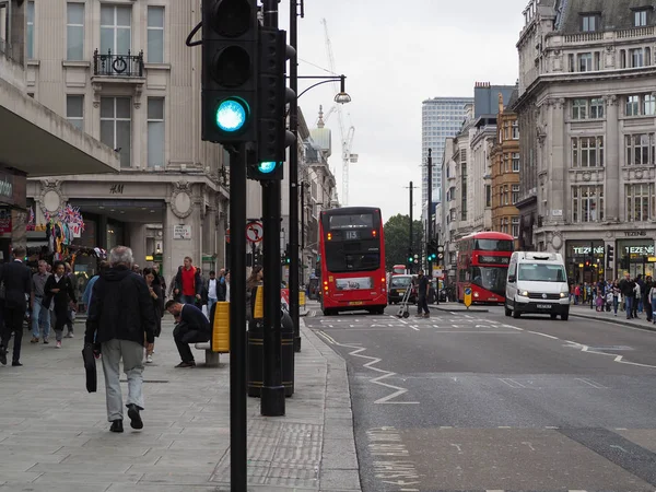 Londra 'da çift katlı otobüs — Stok fotoğraf