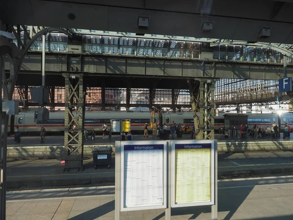 Hauptbahnhof in Köln — Stockfoto