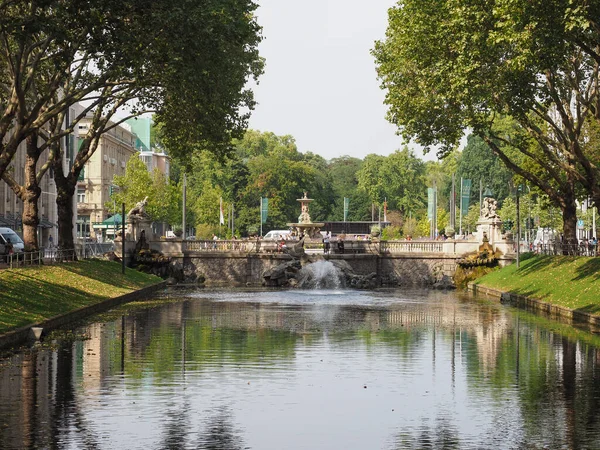 Tritonbrunnen fountain in Koenigsallee street in Duesseldorf — Stock Photo, Image