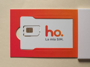 Milan - Ekim 2019: Ho Mobile SIM kartı