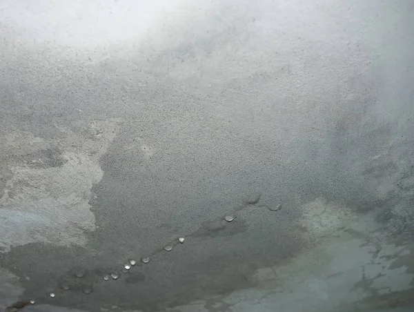 Fukt i taket med droppar vatten infiltration — Stockfoto