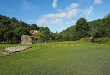 Tintern Abbey (Abaty Tyndyrn) Tintern iç mahkeme