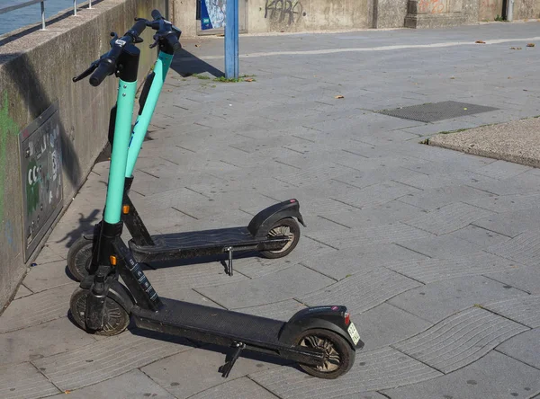 Scooter de chute elétrico em Duesseldorf — Fotografia de Stock