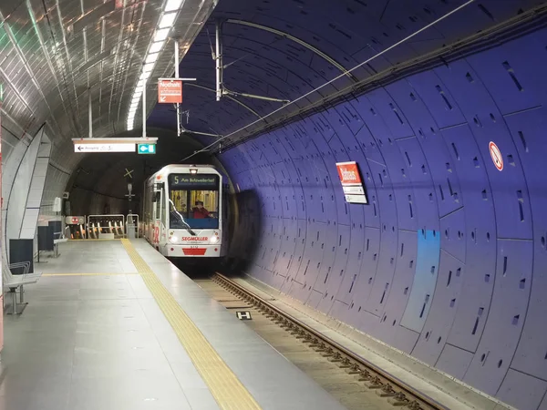 Estação de metrô Rathaus (Câmara Municipal) em Koeln — Fotografia de Stock