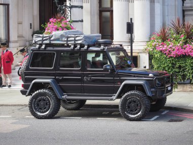 siyah Mercedes Benz G sınıfı araba Londra 'da