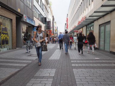 Koeln 'deki Hohe Caddesi (ana cadde) alışveriş caddesi