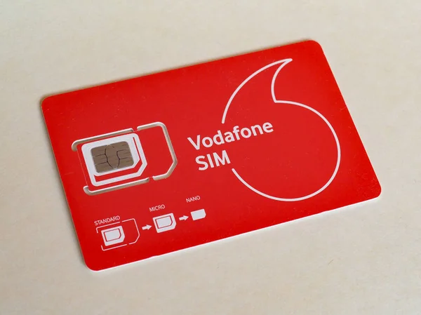 ミラノ- 10月2019:電話用のボーダフォンミニマイクロとナノSIM — ストック写真