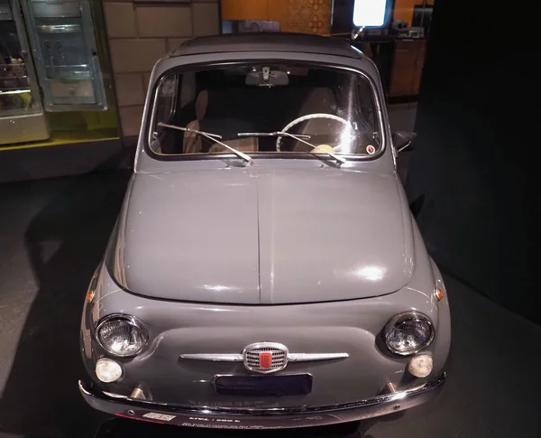 Vintage Fiat 500 1968 αυτοκίνητο στο Τορίνο μουσείο αυτοκινήτων στο Τορίνο — Φωτογραφία Αρχείου