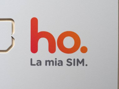 Milan - Ekim 2019: Ho Mobile SIM kartı