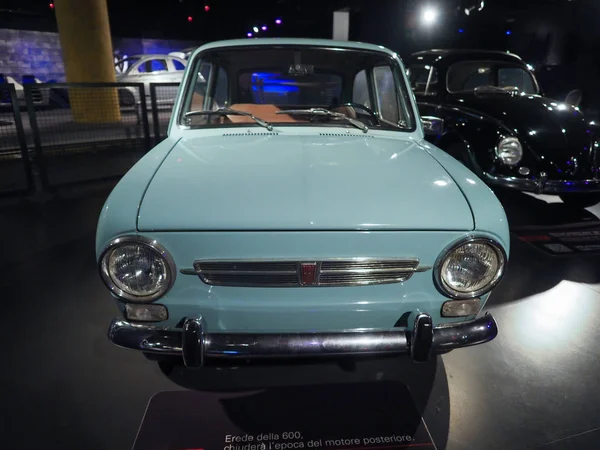 Εσοδεία Fiat 850 S 1969 αυτοκίνητο στο Τορίνο μουσείο αυτοκινήτων στο Τορίνο — Φωτογραφία Αρχείου