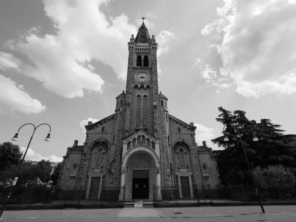 Igreja de Santa Rita da Cascia em Turim, preto e branco — Fotografia de Stock