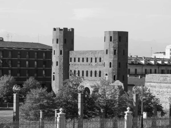 Porta Palatina (Puerta Palatina) en Turín, blanco y negro —  Fotos de Stock