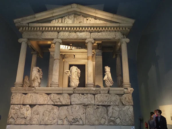 Nereid Monument vid British Museum i London — Stockfoto