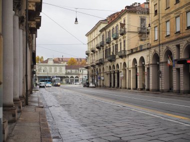 Torino 'daki Cernaia Caddesi üzerinden.