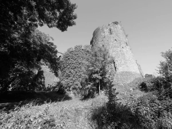 Chepstow Burgruine in chepstow, schwarz und weiß — Stockfoto